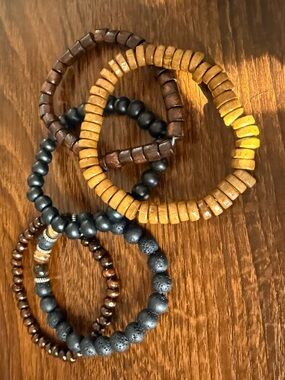 Set of 5 Beaded Stretch Bracelets - Wood & Matte Black